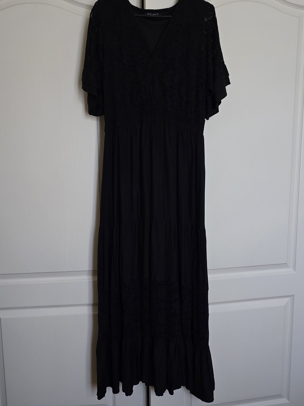 Simplee Apparel Black Lace Maxi Dress with Flutter Sleeves